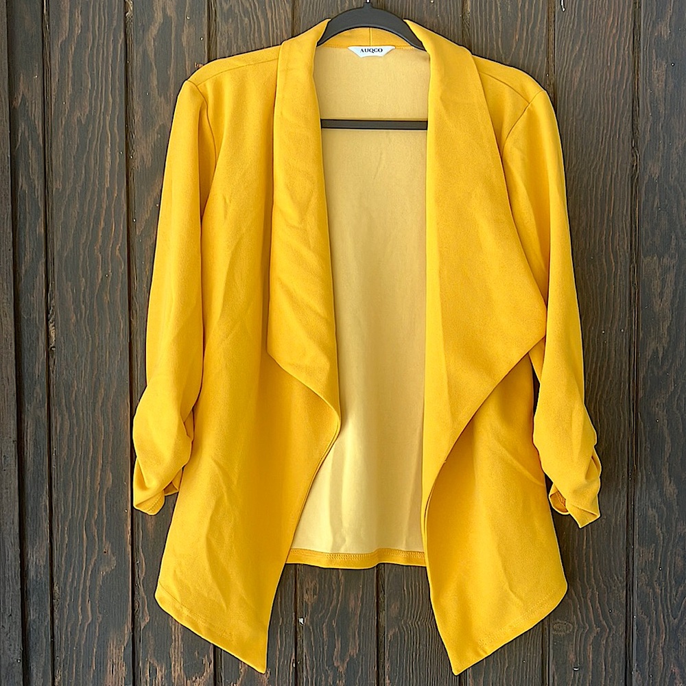 AUQCO gold woman’s blazer size medium